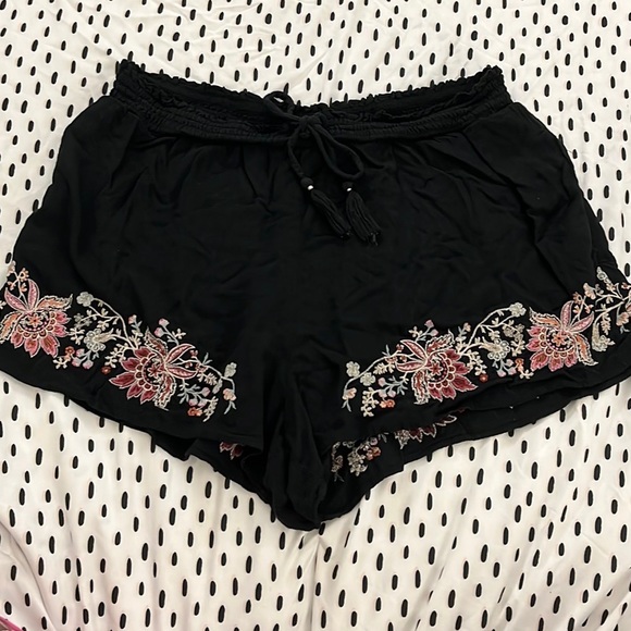 American Eagle Outfitters Pants - American Eagle Floral Flowy Shorts Elastic Waist with Pockets